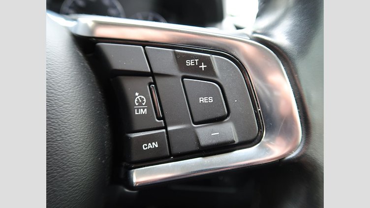 2016 認定中古車 Jaguar F-Pace Loire Blue ガソリン Ｒ－スポーツ