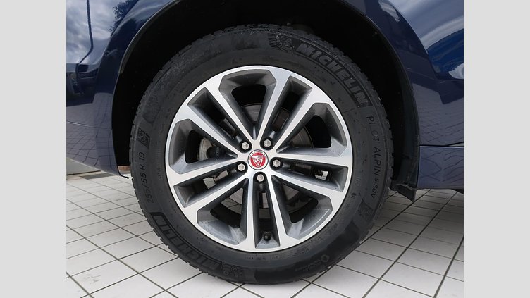 2016 認定中古車 Jaguar F-Pace Loire Blue ガソリン Ｒ－スポーツ