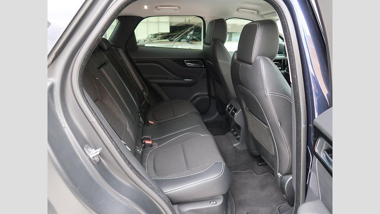 2016 認定中古車 Jaguar F-Pace Loire Blue ガソリン Ｒ－スポーツ