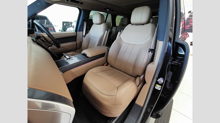 2024 認定中古車 Land Rover Range Rover サントリーニブラック D300 AWD MHEV（AT） スタンダードホイールベース HSE