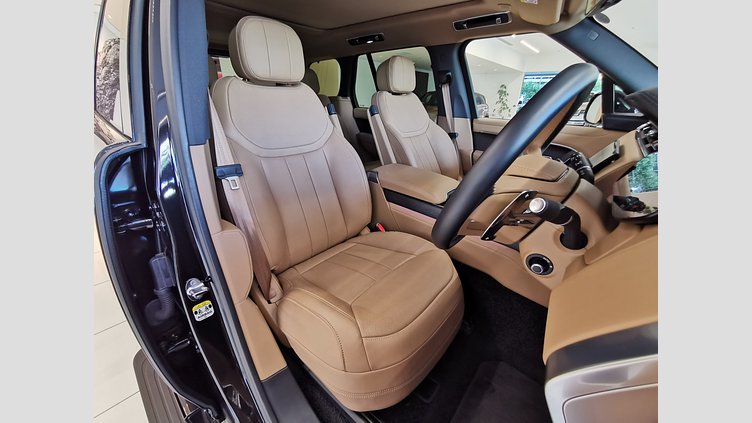 2024 認定中古車 Land Rover Range Rover サントリーニブラック D300 AWD MHEV（AT） スタンダードホイールベース HSE