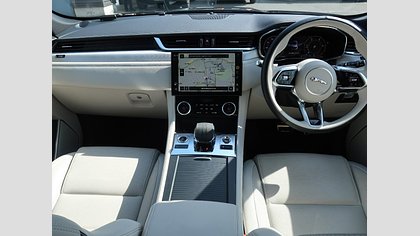 F-Pace 10