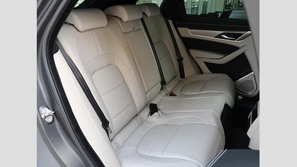 F-Pace 15