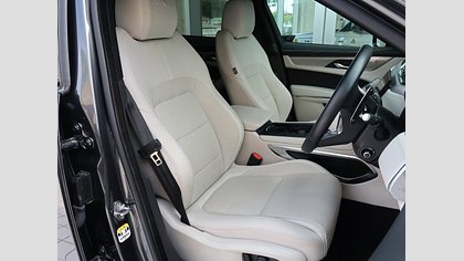F-Pace 17