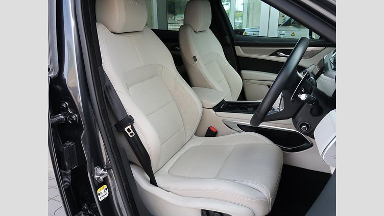 2024 認定中古車 Jaguar F-Pace カルパチアングレイ D204 AWD（オートマチック）MHEV R-DYNAMIC SE