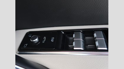 F-Pace 38