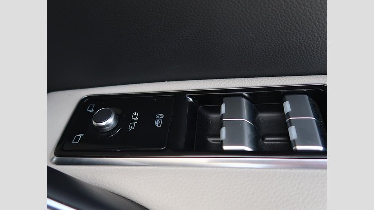 2024 認定中古車 Jaguar F-Pace カルパチアングレイ D204 AWD（オートマチック）MHEV R-DYNAMIC SE