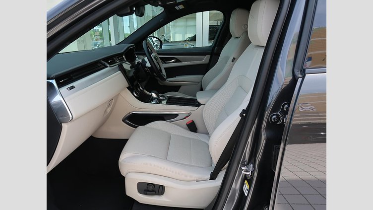 2024 認定中古車 Jaguar F-Pace カルパチアングレイ D204 AWD（オートマチック）MHEV R-DYNAMIC SE