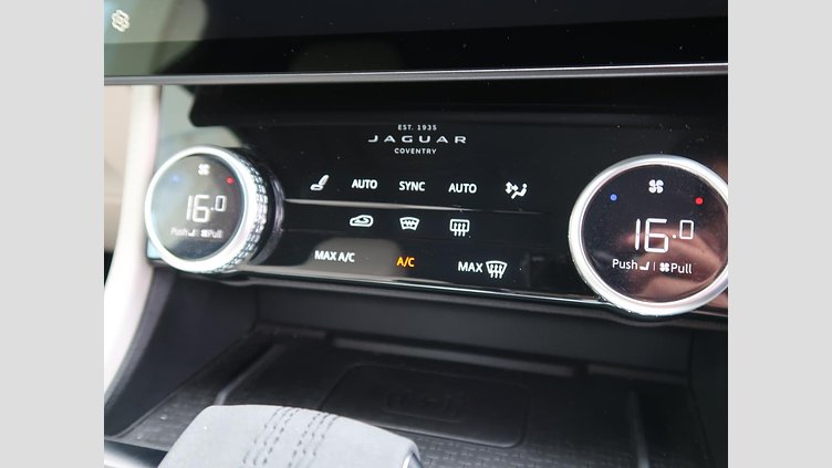 2024 認定中古車 Jaguar F-Pace カルパチアングレイ D204 AWD（オートマチック）MHEV R-DYNAMIC SE