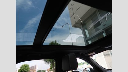 F-Pace 28
