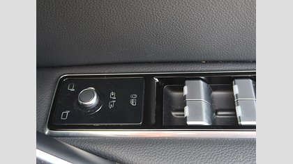 F-Pace 52