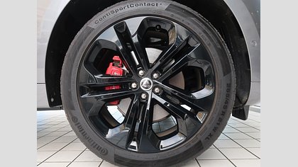 F-Pace 10
