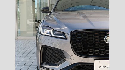 F-Pace 37