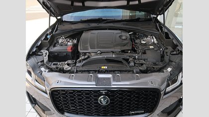 F-Pace 53