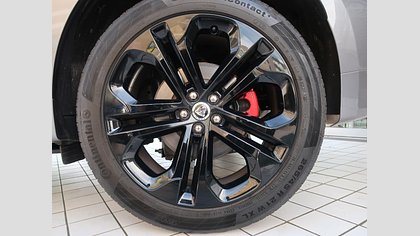 F-Pace 11