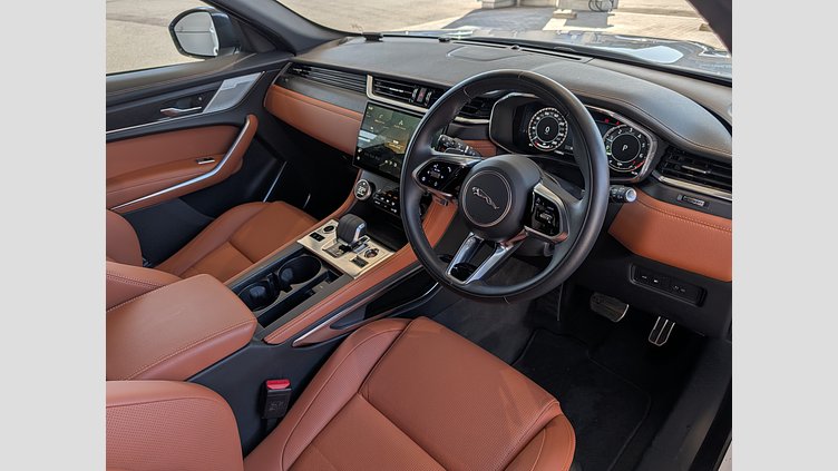 2024 認定中古車 Jaguar F-Pace オストゥーニパールホワイト P400e ガソリン プラグインハイブリッド R-DYNAMIC SE