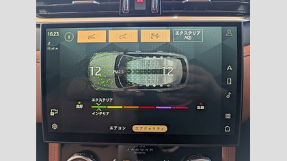 F-Pace 13