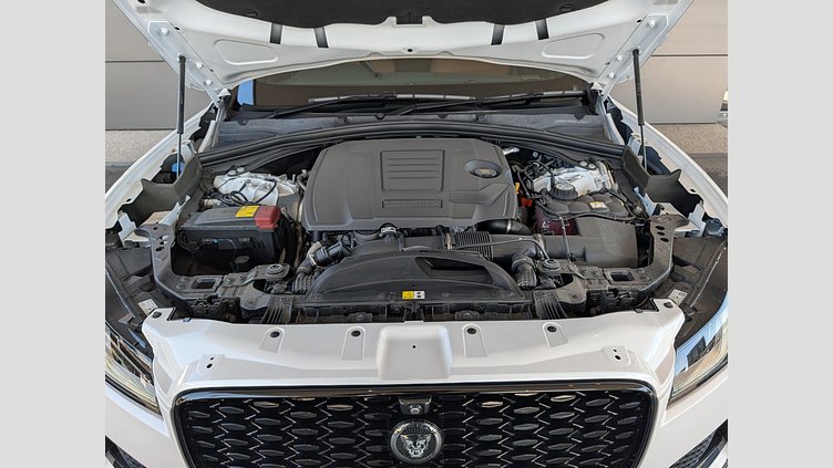 2024 認定中古車 Jaguar F-Pace オストゥーニパールホワイト P400e ガソリン プラグインハイブリッド R-DYNAMIC SE