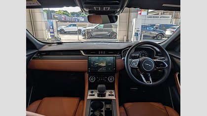 F-Pace 17
