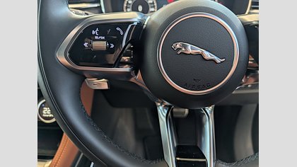 F-Pace 18