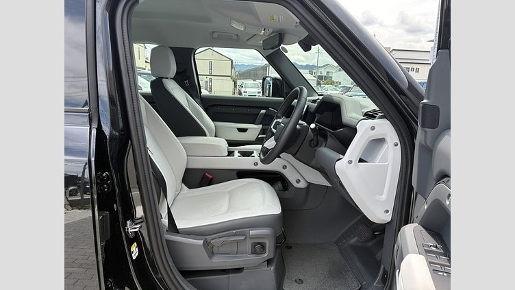 2024 認定中古車 Land Rover Defender 110 サントリーニブラック D350 ディーゼルマイルドハイブリッド S