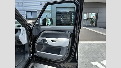 Defender 110 17