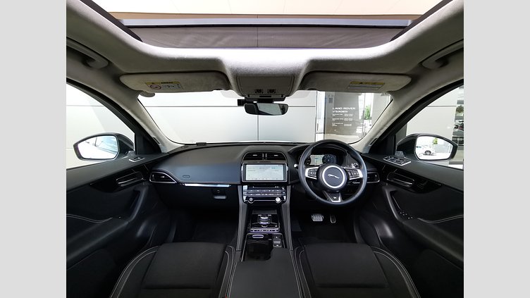 2018 認定中古車 Jaguar F-Pace Yulong White 2.0 litre i4D Diesel Rスポーツ