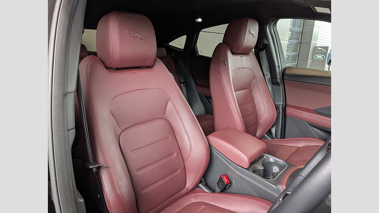 2024 認定中古車 Jaguar E-Pace サントリーニブラック P300eプラグインハイブリッド（ガソリン） R-DYNAMIC HSE