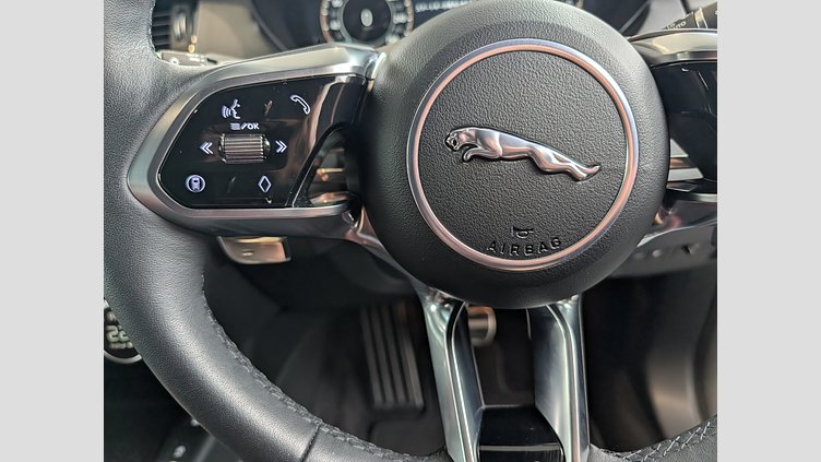 2024 認定中古車 Jaguar E-Pace サントリーニブラック P300eプラグインハイブリッド（ガソリン） R-DYNAMIC HSE