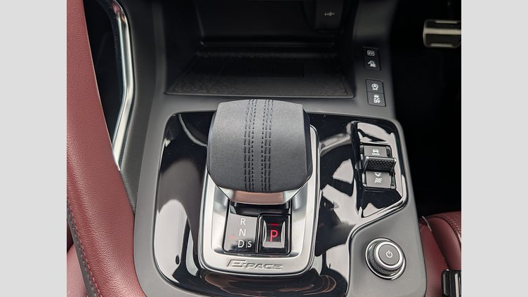 2024 認定中古車 Jaguar E-Pace サントリーニブラック P300eプラグインハイブリッド（ガソリン） R-DYNAMIC HSE