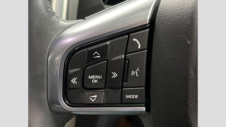 2017 認定中古車 Land Rover Discovery Sport Santorini Black 2.0 litre Si4 Petrol SE