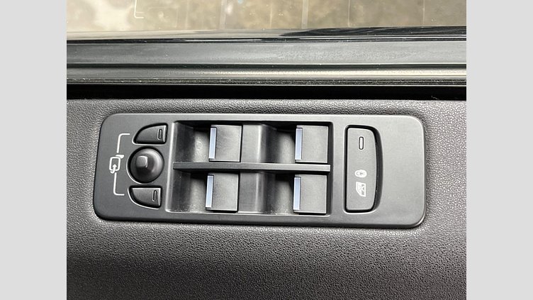 2017 認定中古車 Land Rover Discovery Sport Santorini Black 2.0 litre Si4 Petrol SE