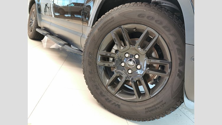2023 認定中古車 Land Rover Defender 110 サントリーニブラック P300 AWD（AT） S
