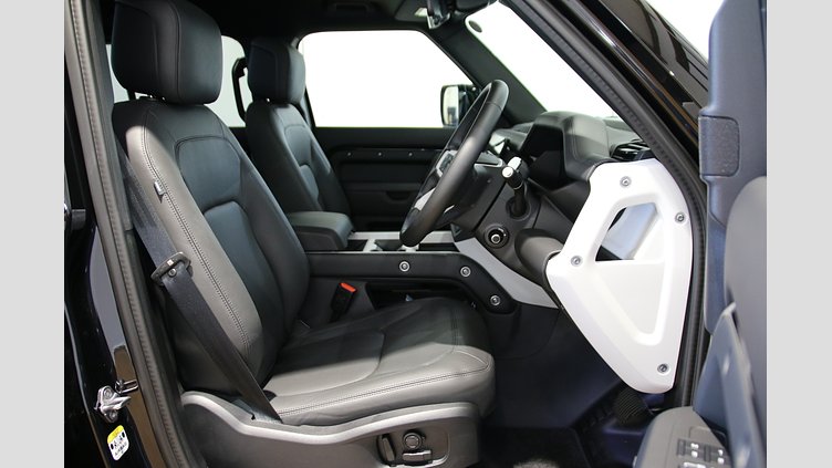 2025 認定中古車 Land Rover Defender 110 サントリーニブラック D350 ディーゼルマイルドハイブリッド X-Dynamic HSE