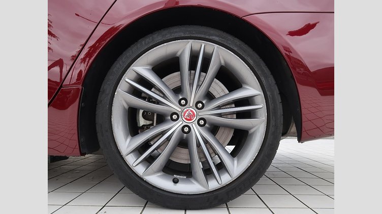 2017 認定中古車 Jaguar XJ Montalcino Red 5.0 LITRE V8
550PS SUPERCHARGED PETROL オートバイオグラフィー ＬＷＢ