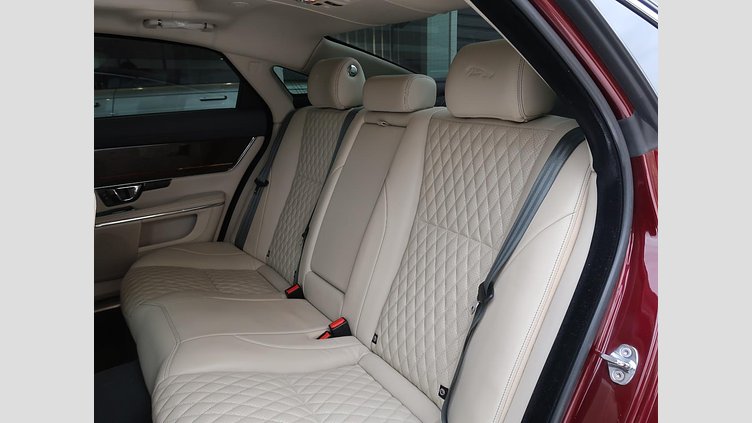2017 認定中古車 Jaguar XJ Montalcino Red 5.0 LITRE V8
550PS SUPERCHARGED PETROL オートバイオグラフィー ＬＷＢ