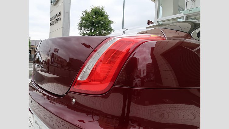 2017 認定中古車 Jaguar XJ Montalcino Red 5.0 LITRE V8
550PS SUPERCHARGED PETROL オートバイオグラフィー ＬＷＢ