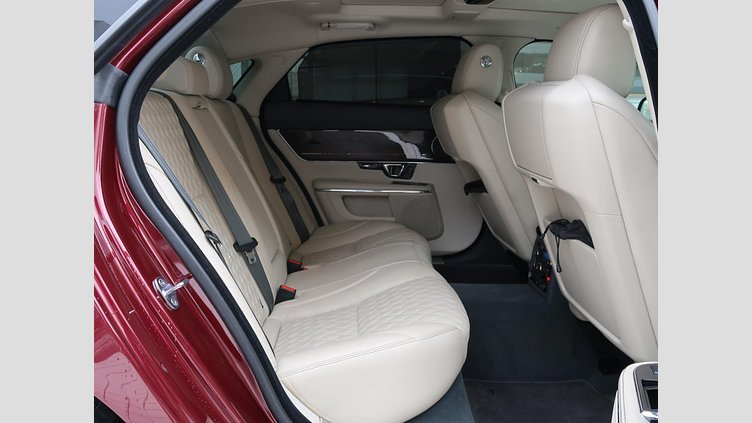 2017 認定中古車 Jaguar XJ Montalcino Red 5.0 LITRE V8
550PS SUPERCHARGED PETROL オートバイオグラフィー ＬＷＢ