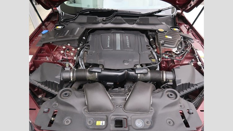 2017 認定中古車 Jaguar XJ Montalcino Red 5.0 LITRE V8
550PS SUPERCHARGED PETROL オートバイオグラフィー ＬＷＢ