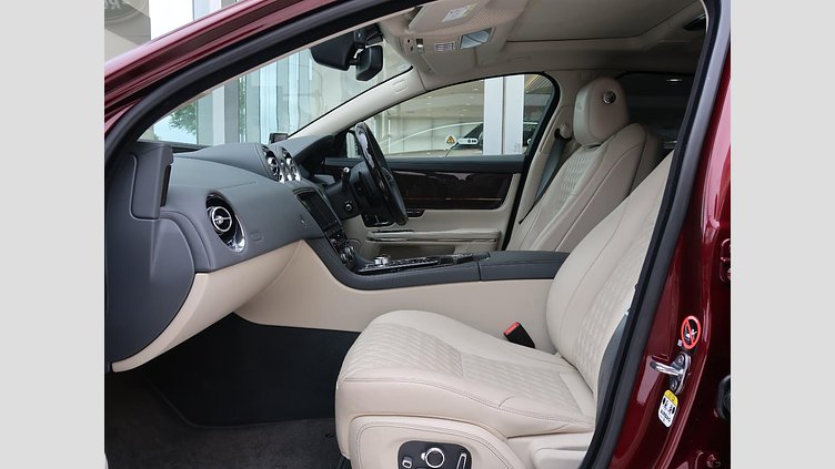 2017 認定中古車 Jaguar XJ Montalcino Red 5.0 LITRE V8
550PS SUPERCHARGED PETROL オートバイオグラフィー ＬＷＢ
