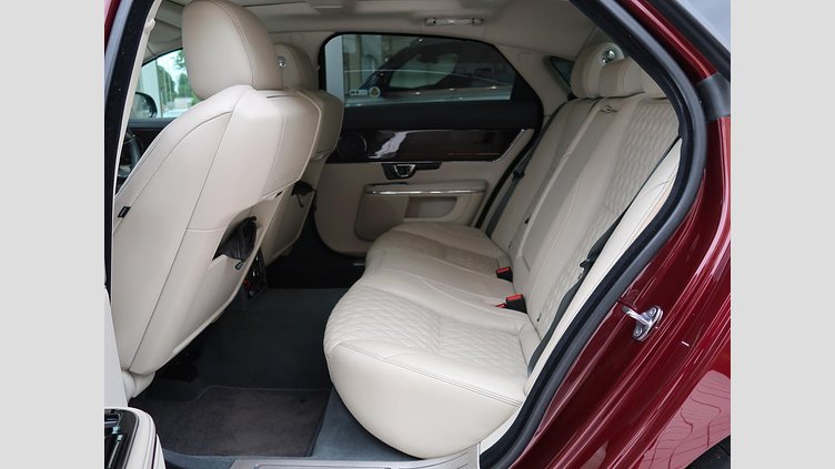 2017 認定中古車 Jaguar XJ Montalcino Red 5.0 LITRE V8
550PS SUPERCHARGED PETROL オートバイオグラフィー ＬＷＢ