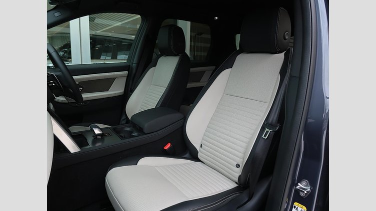 2024 認定中古車 Land Rover Discovery Sport ヴァレジネブルー P250（ガソリン） 標準ホイール DYNAMIC SE