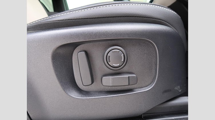 2024 認定中古車 Land Rover Discovery Sport ヴァレジネブルー P250（ガソリン） 標準ホイール DYNAMIC SE