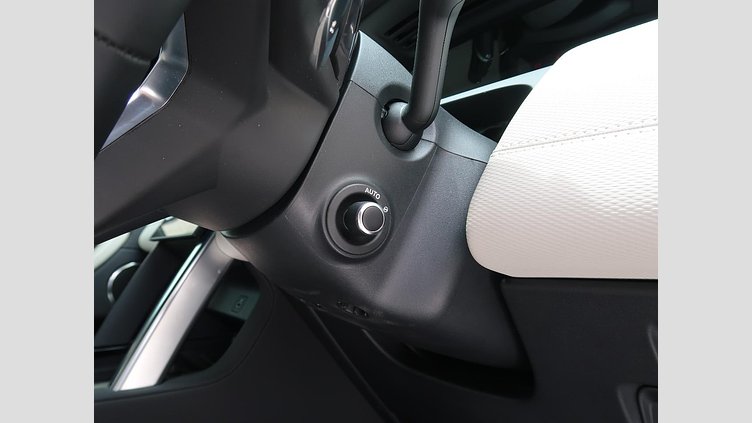 2024 認定中古車 Land Rover Discovery Sport ヴァレジネブルー P250（ガソリン） 標準ホイール DYNAMIC SE
