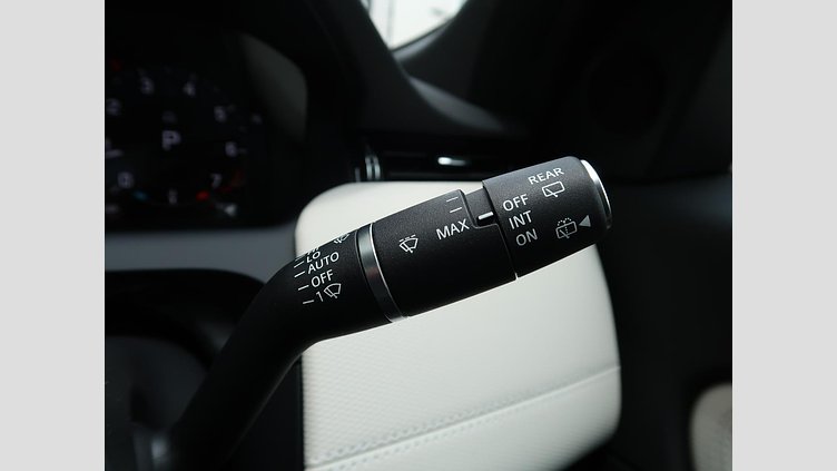 2024 認定中古車 Land Rover Discovery Sport ヴァレジネブルー P250（ガソリン） 標準ホイール DYNAMIC SE