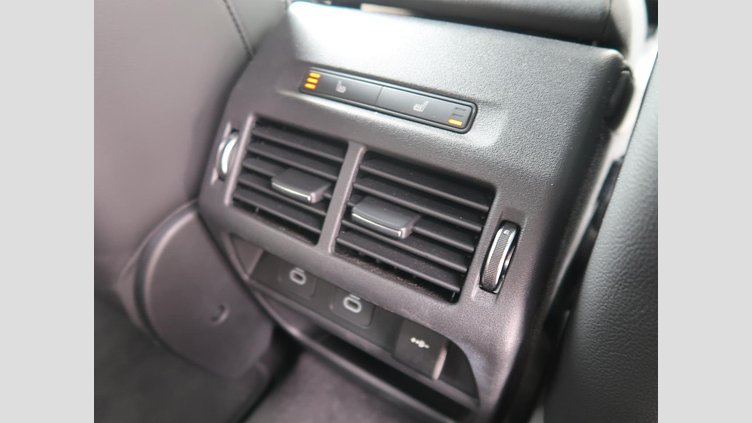 2024 認定中古車 Land Rover Discovery Sport ヴァレジネブルー P250（ガソリン） 標準ホイール DYNAMIC SE