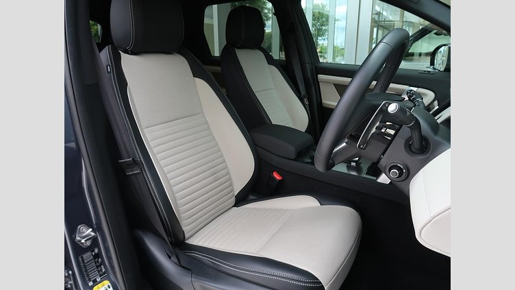 2024 認定中古車 Land Rover Discovery Sport ヴァレジネブルー P250（ガソリン） 標準ホイール DYNAMIC SE