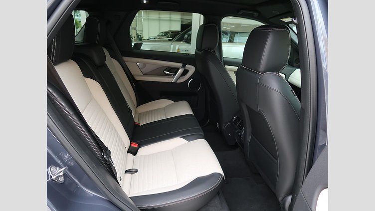 2024 認定中古車 Land Rover Discovery Sport ヴァレジネブルー P250（ガソリン） 標準ホイール DYNAMIC SE