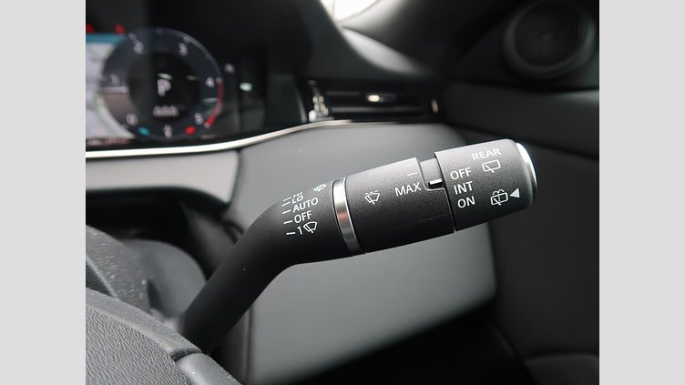 2024 認定中古車 Land Rover Range Rover Evoque カルパチアングレイ D200マイルドハイブリッド（ディーゼル） Standard Wheelbase S