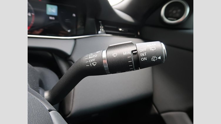 2024 認定中古車 Land Rover Range Rover Evoque フジホワイト D200マイルドハイブリッド（ディーゼル） スタンダードホイールベース DYNAMIC SE